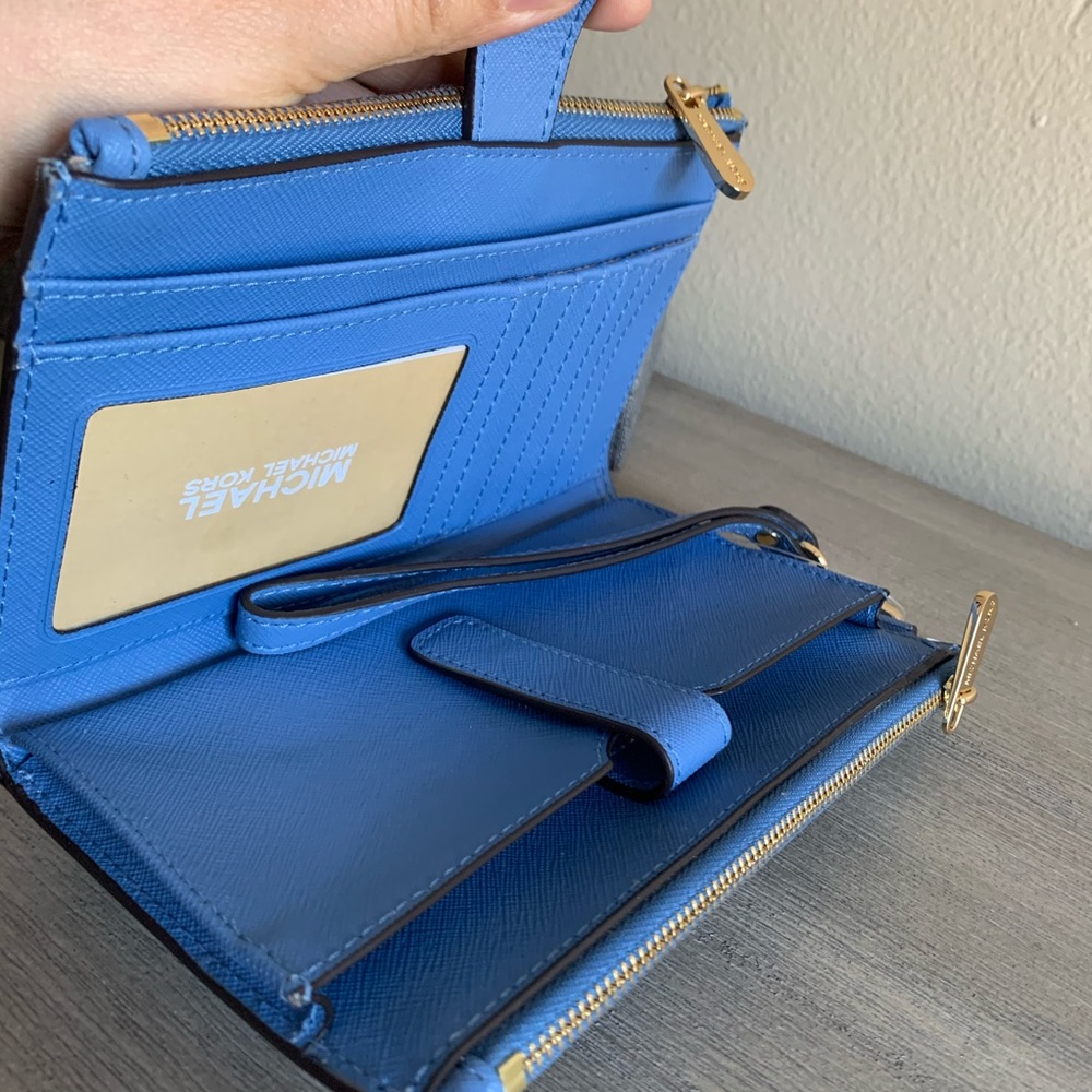 Michael Kors wristlet - Picture 5 of 7